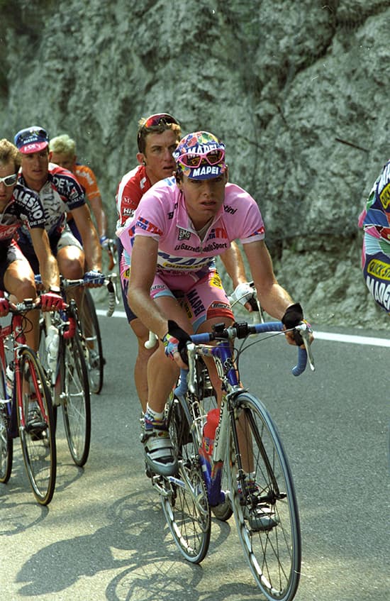 Cadel Evans in pink jersey at the 2002 Giro d'Italia