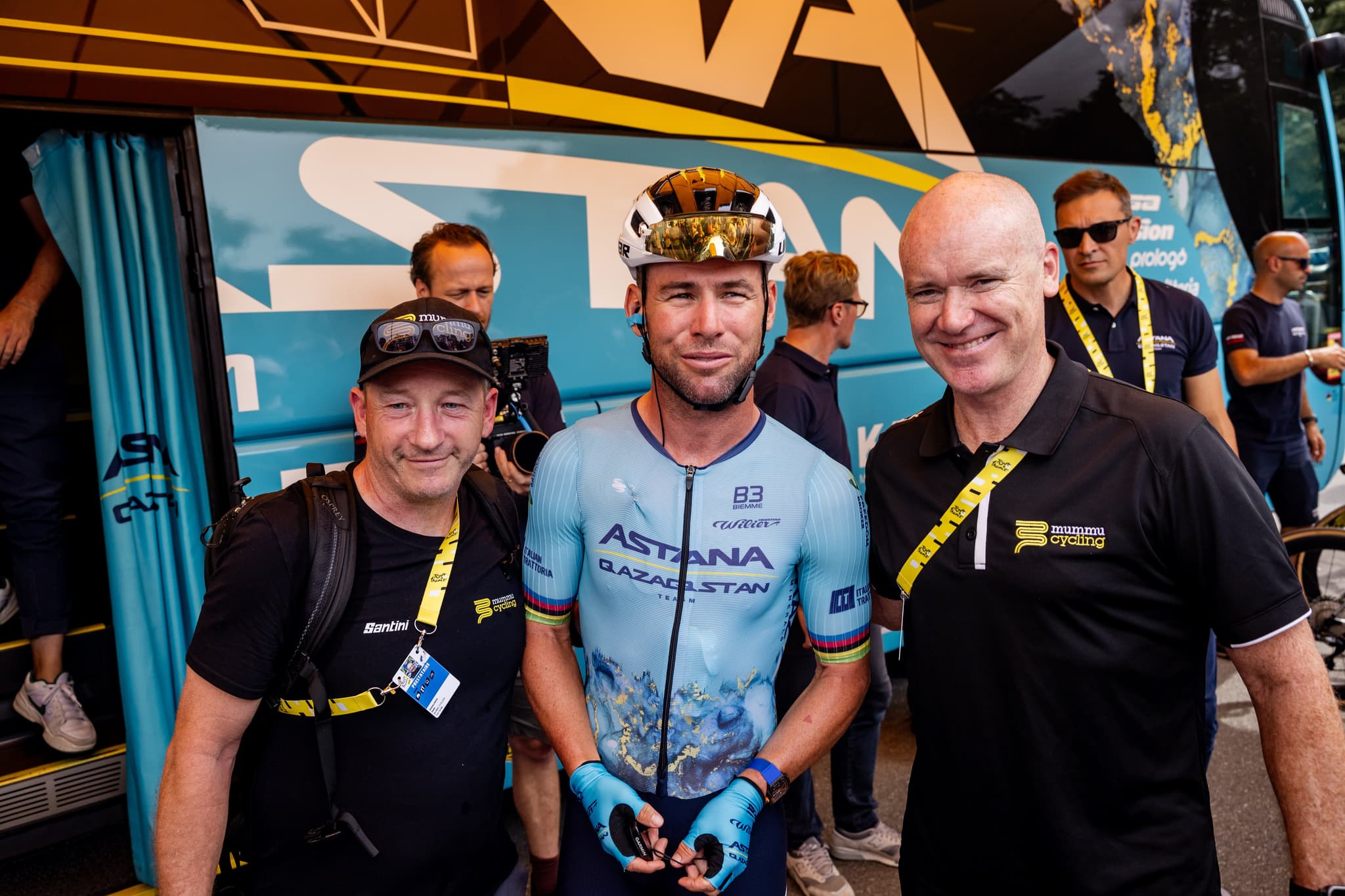 Mark Cavendish of Astana Qazaqstan with Mummu Cycling staff, TDF 2024