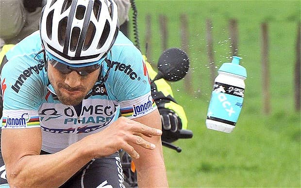 Tom Boonen throws bidon