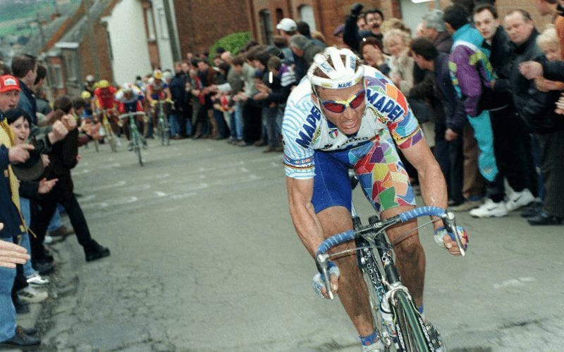 Johan Museeuw on his way to winning his third Ronde van Vlaanderen in 1998.